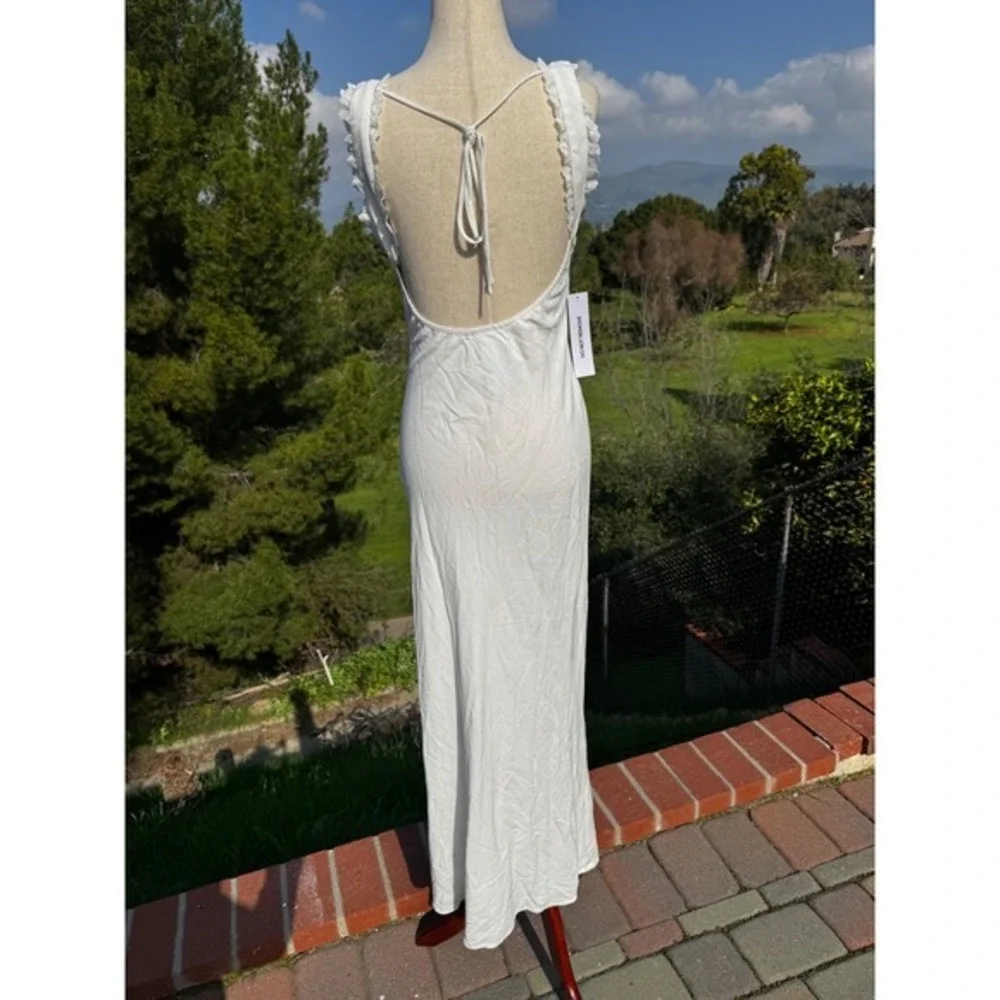 Princess Polly Lillette White Linen Maxi Dress Lace Trim Square Neck Back Tie
4 - Picture 8 of 10
